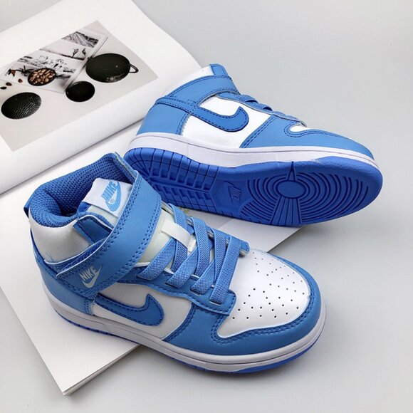 Nike SB Dunk Low Low-Top Sneakers In Blue And White - Picture 3 of 9
